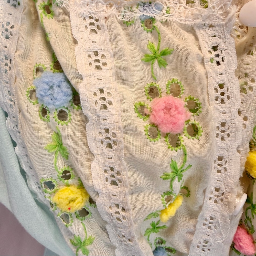 VINTAGE 60s cottage prairie floral embroidered nightgown robe housecoat set lace - Picture 9 of 17